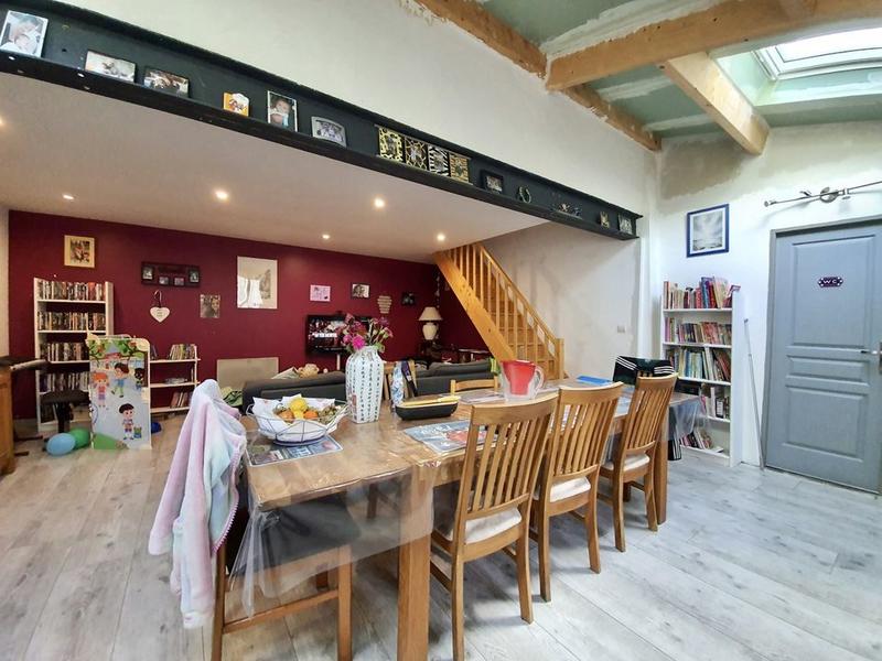 Maison - 230 m² - 7 pièces