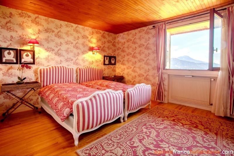 Villa - 216 m² - 8 pièces