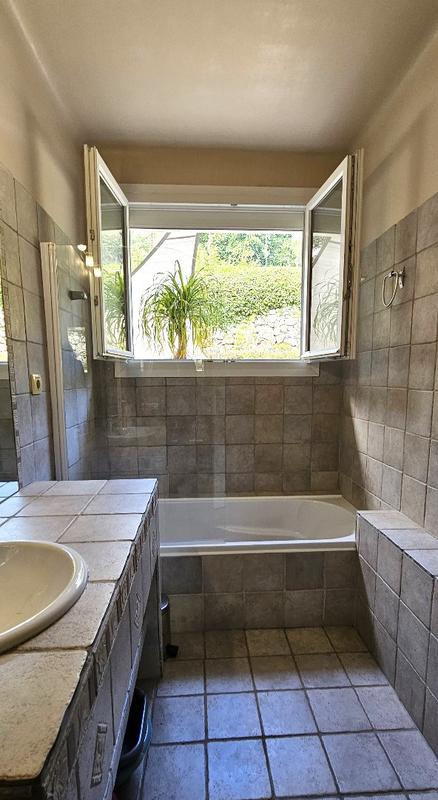 Maison - 210 m² - 10 pièces