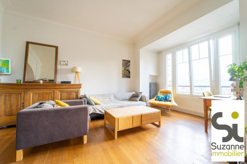 Appartement - 99 m² - 4 pièces