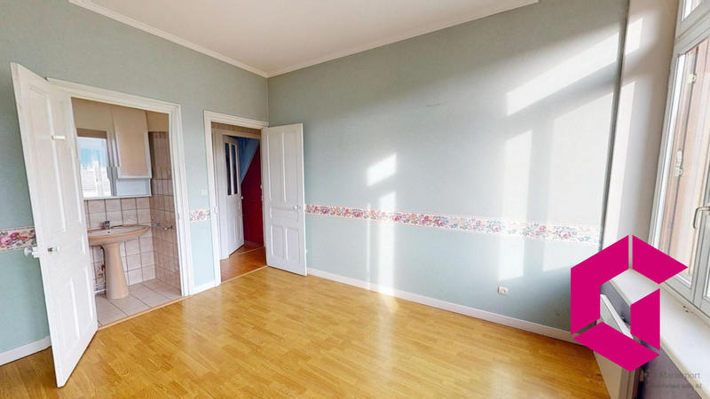Maison - 217 m² - 9 pièces