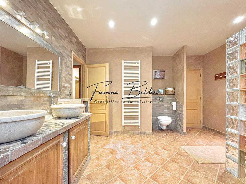 Maison - 269 m² - 7 pièces