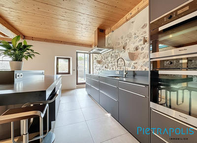 Maison - 255 m² - 5 pièces