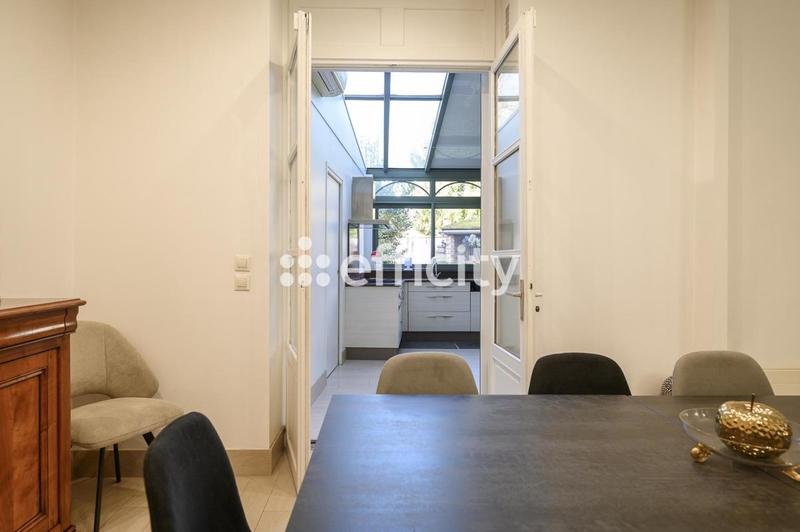 Maison - 223 m² - 9 pièces