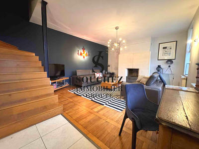 Maison - 250 m² - 8 pièces