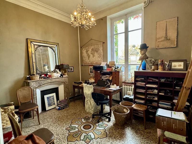 Maison - 325 m² - 13 pièces