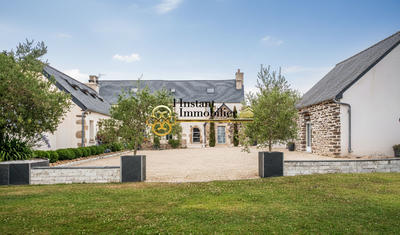 Demeure - 271 m² - 10 pièces