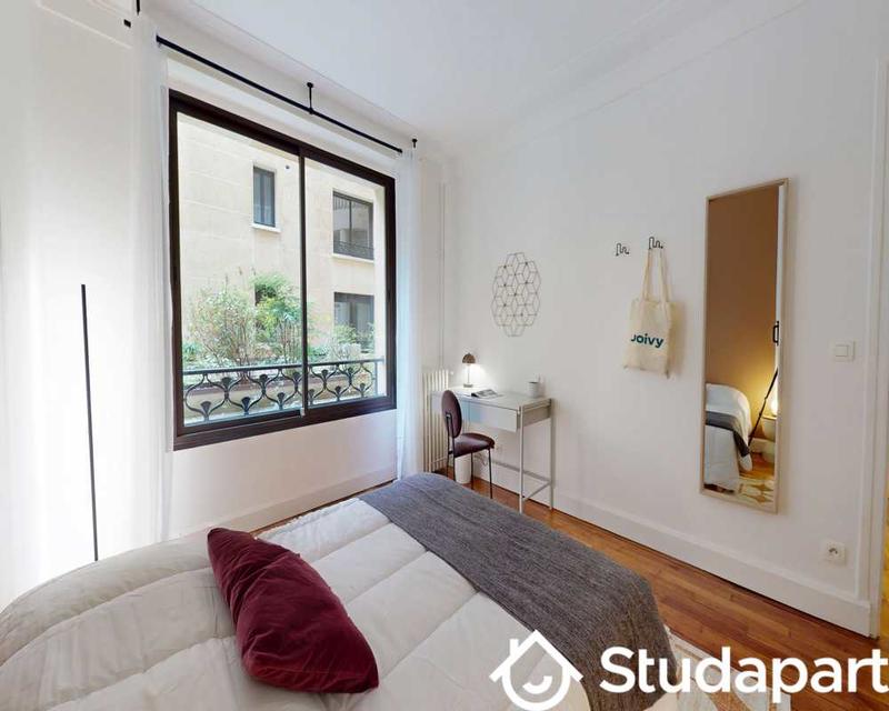 Chambre - 120 m² - 1 pièce