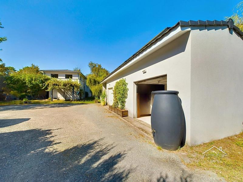 Maison - 224 m² - 8 pièces