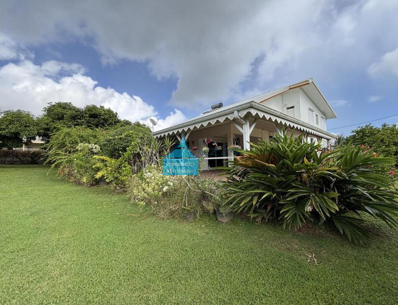 Maison - 230 m² - 6 pièces