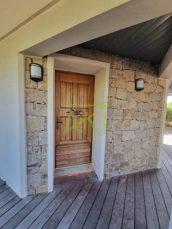 Maison - 278 m² - 9 pièces