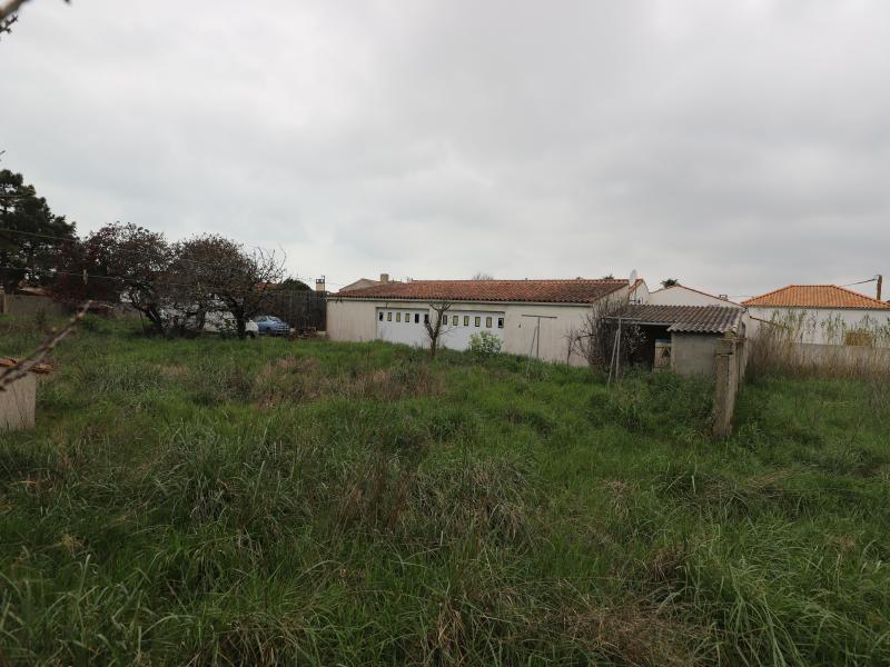 Terrain constructible - 833 m²