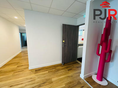 Bureau - 151 m²