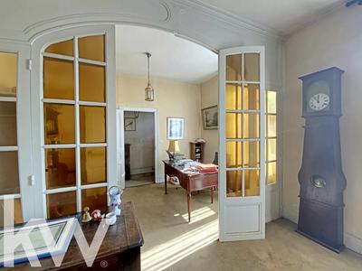 Maison - 200 m² - 9 pièces