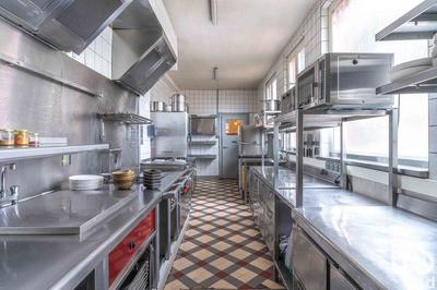 Local commercial - 335 m² - 7 pièces
