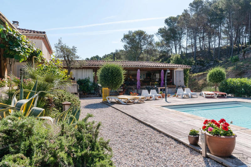 Maison - 355 m² - 12 pièces