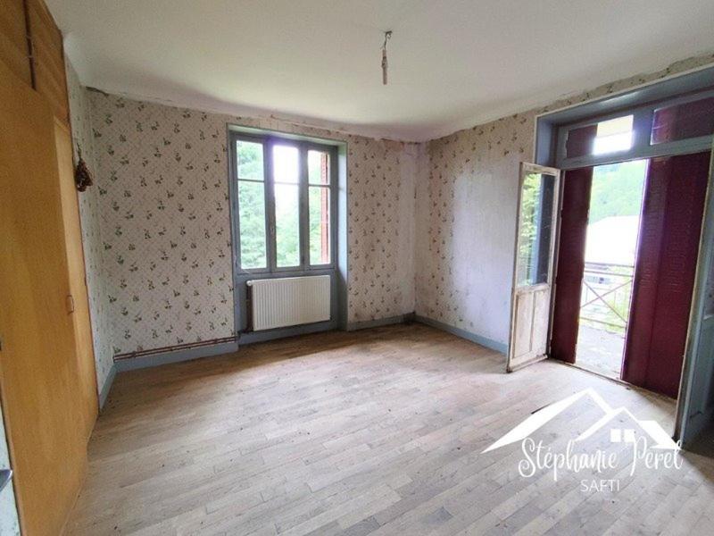 Maison - 256 m² - 13 pièces