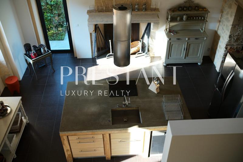 Maison - 421 m² - 10 pièces