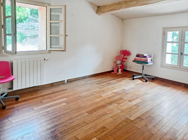 Maison - 300 m² - 12 pièces