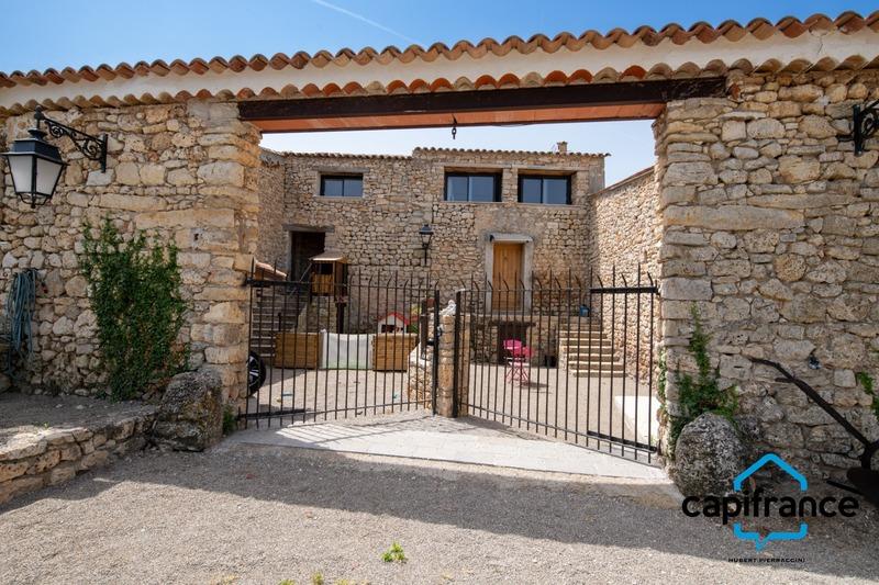 Propriété - 621 m² - 12 pièces