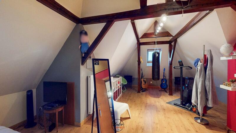 Maison - 241 m² - 9 pièces