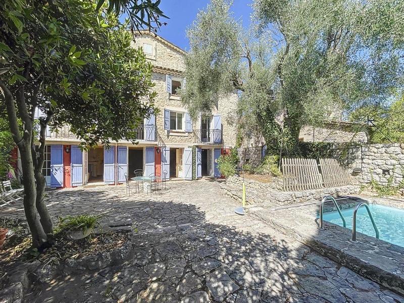 Maison - 263 m² - 6 pièces