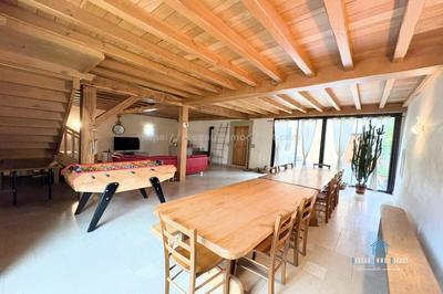 Propriété - 242 m² - 6 pièces