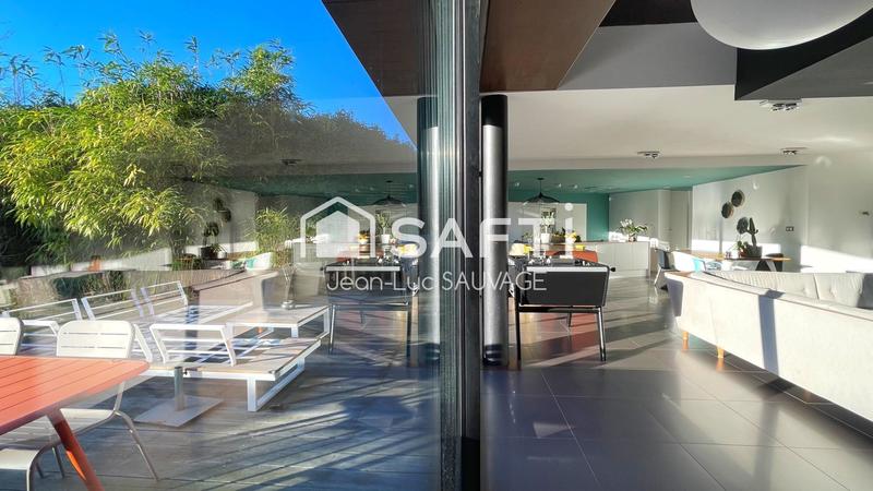 Maison - 210 m² - 5 pièces