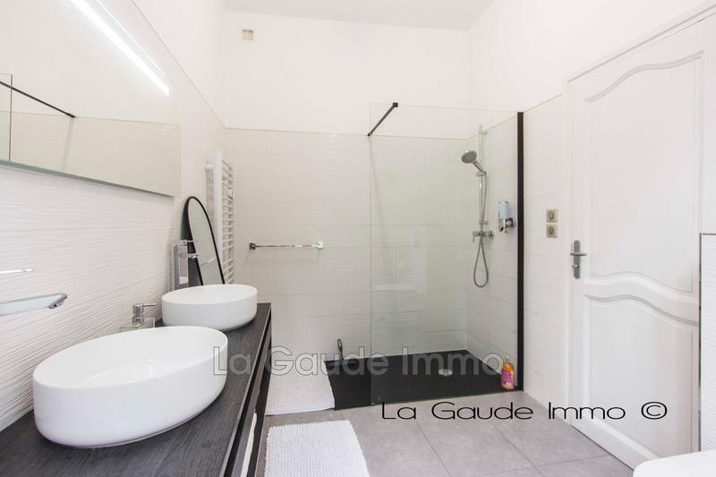 Maison - 269 m² - 9 pièces