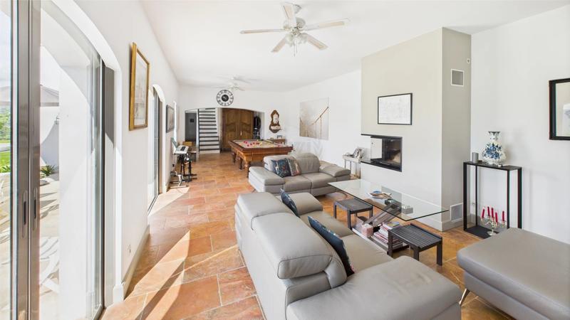 Maison - 250 m² - 8 pièces