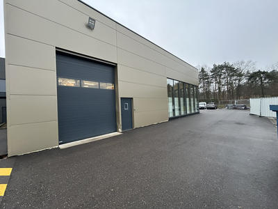 Local commercial - 1 049 m²