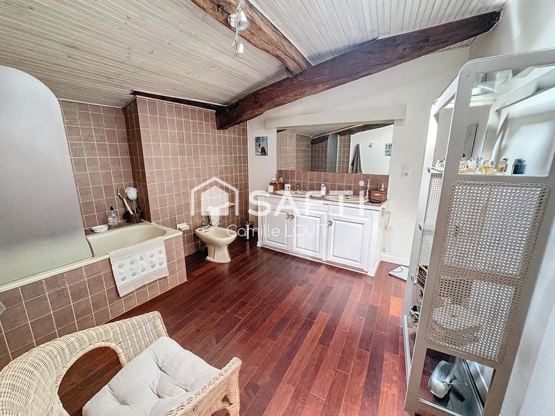 Maison - 225 m² - 8 pièces