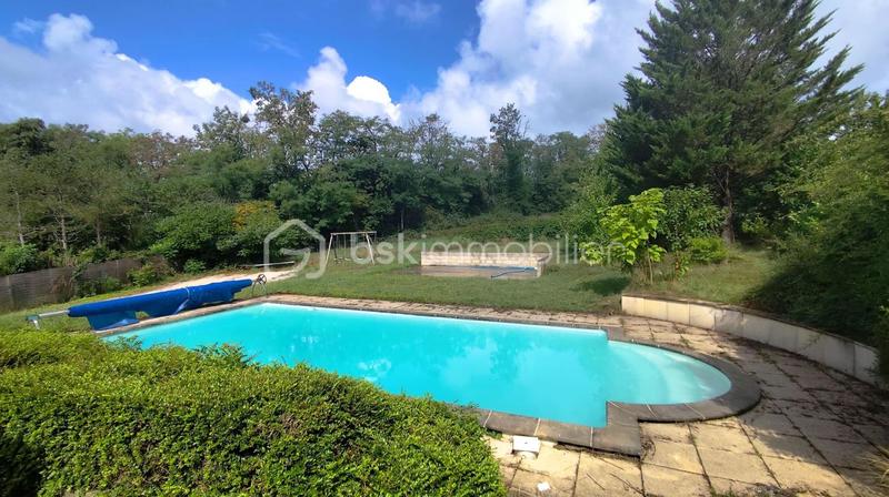 Maison traditionnelle - 147 m² - 5 pièces