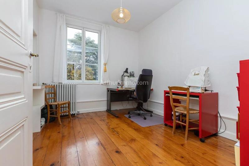 Maison - 241 m² - 10 pièces