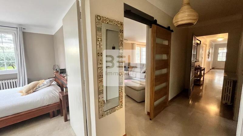 Propriété - 244 m² - 8 pièces