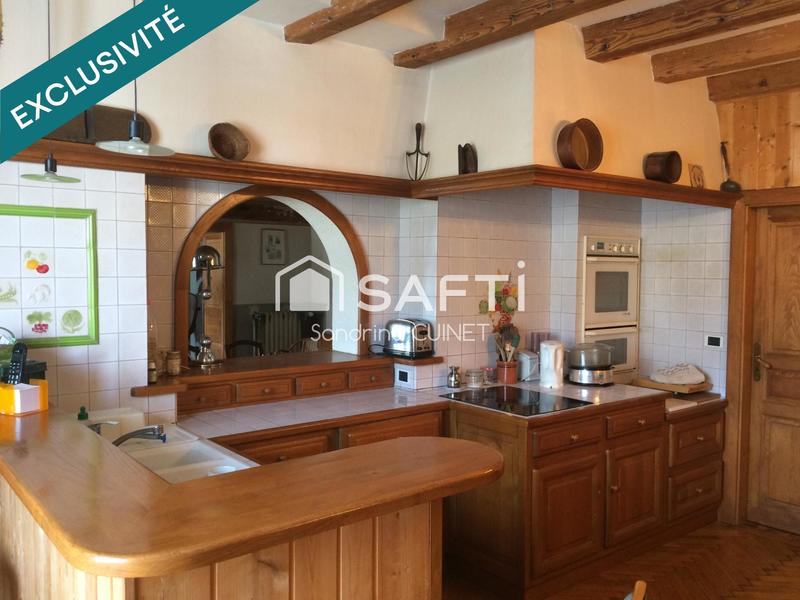 Maison - 270 m² - 10 pièces