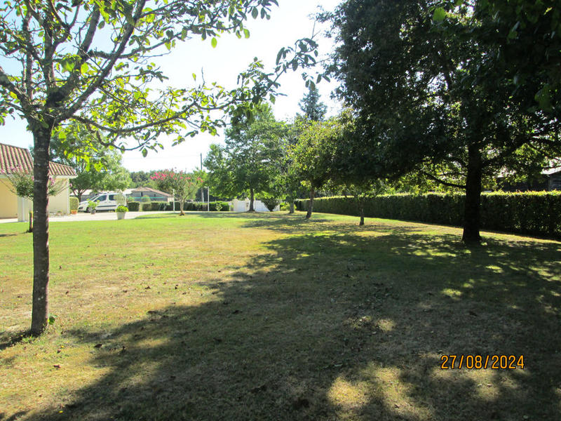 Maison - 221 m² - 8 pièces