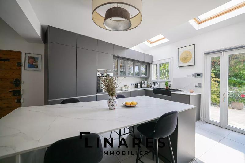 Villa - 320 m² - 5 pièces