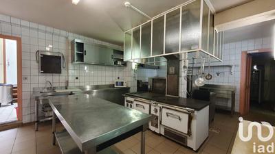 Appartement - 1 350 m² - 38 pièces