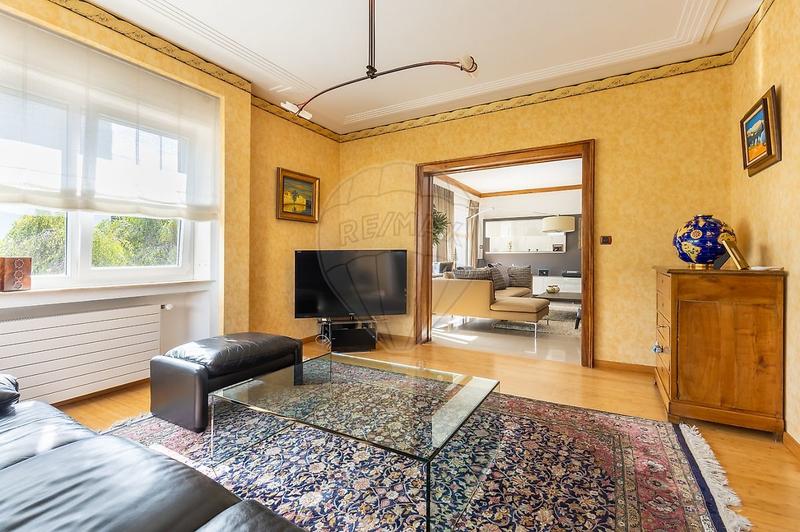 Maison - 280 m² - 10 pièces