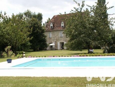 Maison - 200 m² - 7 pièces