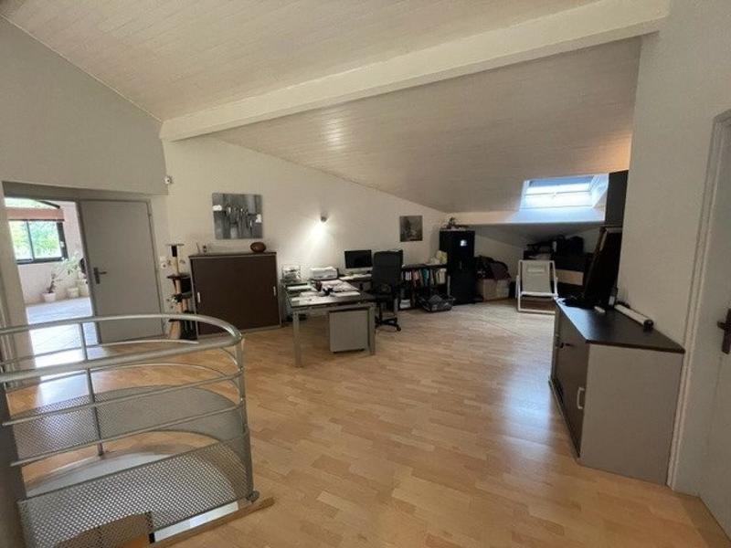 Maison - 300 m² - 11 pièces