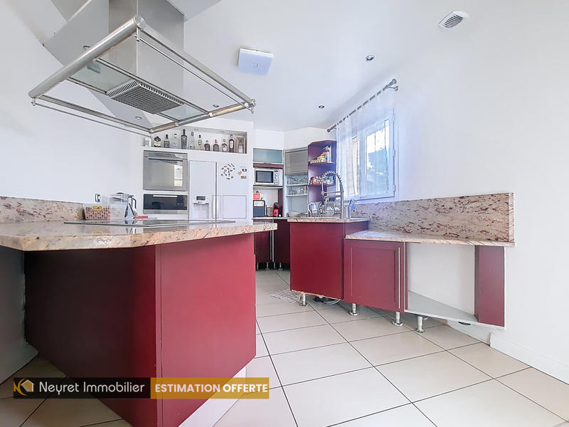 Maison - 181 m² - 8 pièces