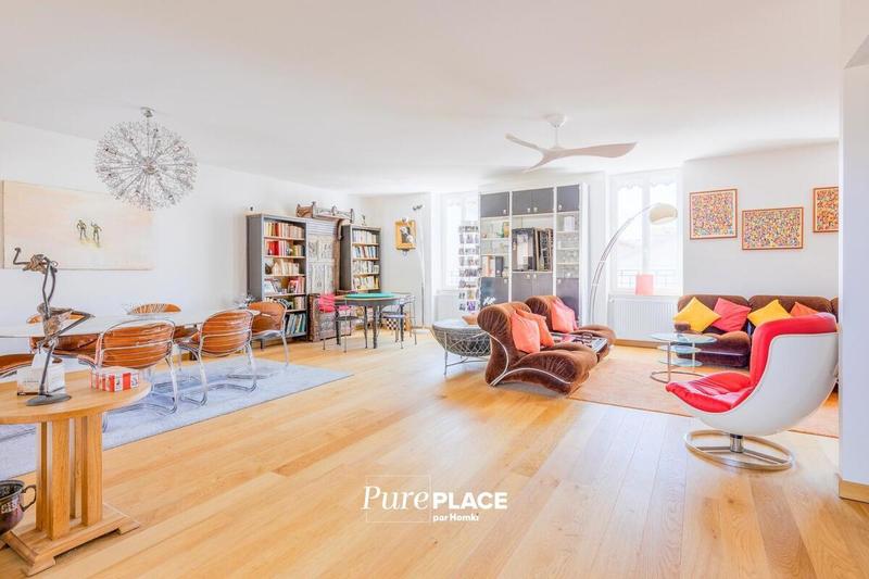 Maison - 250 m² - 7 pièces