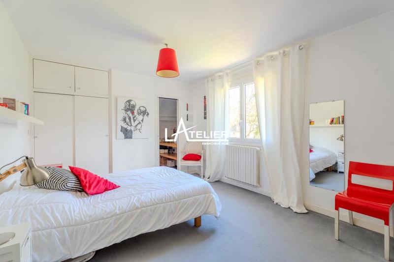 Propriété - 310 m² - 9 pièces