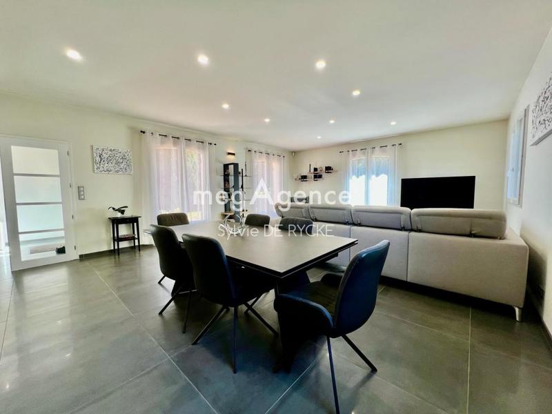 Maison - 202 m² - 7 pièces