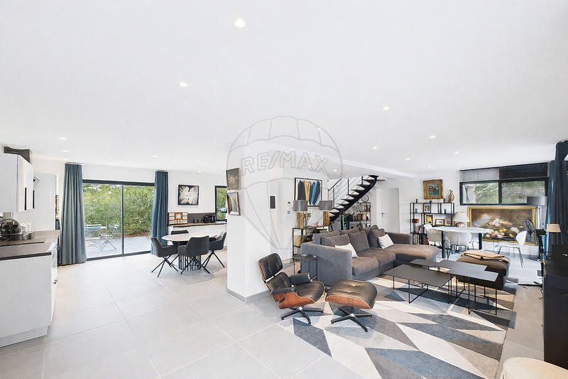 Maison - 185 m² - 7 pièces