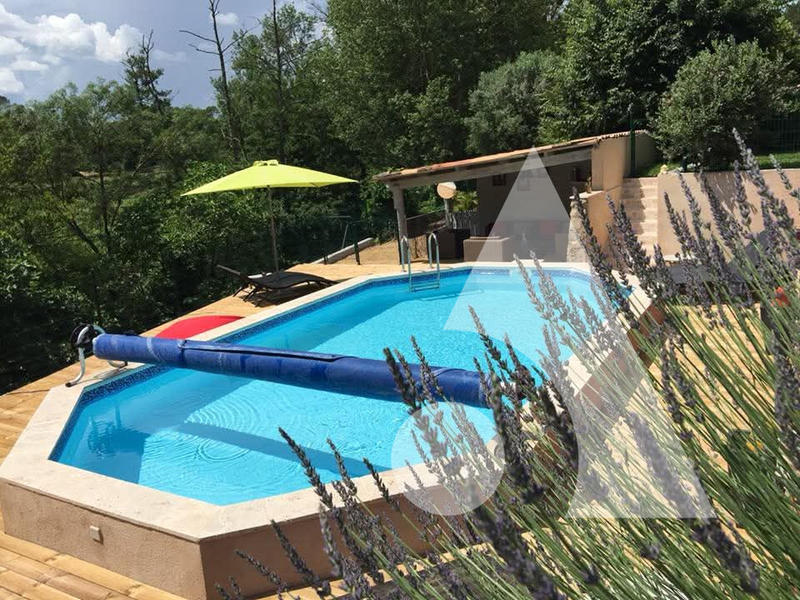 Maison - 273 m² - 9 pièces