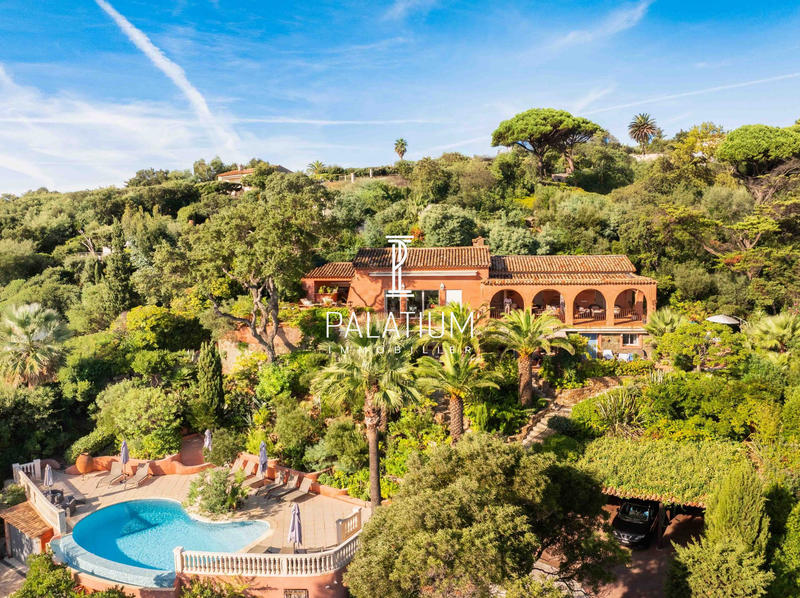 Villa - 289 m² - 10 pièces