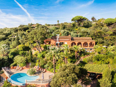 Villa - 289 m² - 10 pièces